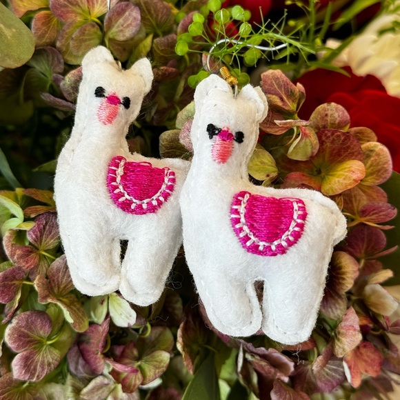 LLAMA EARRINGS - Picture 9 of 10